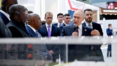 «Το μέλλον τους ανήκει»: Ο Putin επενδύει στην Αφρική και προαναγγέλλει νέα παγκόσμια τάξη