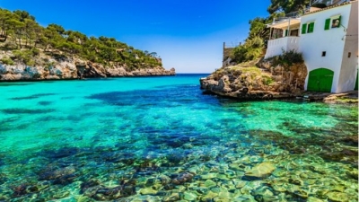 Ποια ευρωπαϊκή χώρα επιστρέφει στα επίπεδα πριν την πανδημία στον τουρισμό