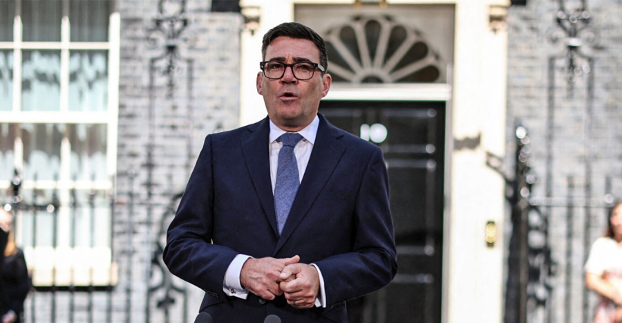 O Βρετανός πρωθυπουργός Burnham: Θυμήθηκε το... 2026 τη ρωσική εμπλοκή στο Brexit – Παράθυρο επιστροφής στην ΕΕ