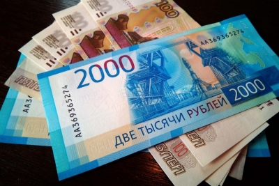H μείωση 3% των επιτοκίων στο 17% από 20% από την Κεντρική Τράπεζα της Ρωσίας οδηγεί το ρούβλι στα 77,33 ανά δολάριο