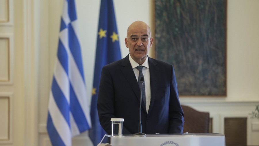 Περιπετειώδης η επίσκεψη Δένδια στο Άγιον Όρος - Πρόβλημα με την προσγείωση του ελικοπτέρου