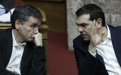 Με προεκλογικούς μποναμάδες ψάχνει αντίδοτο η κυβέρνηση στην ταραχή που έφερε ο Πολάκης