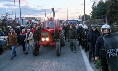 Κλιμακώνουν  και οι αγρότες του Έβρου, κλείνουν το τελωνείο Ορμενίου – Μπλόκο στο λιμάνι Ηγουμενίτσας