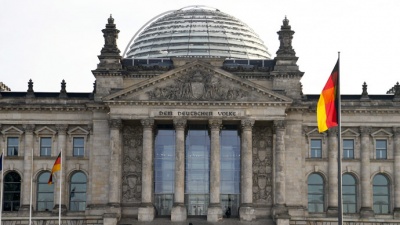 Βερολίνο: Ουδέν σχόλιον για τα περί αναζήτησης νέου CEO της Deutsche Bank