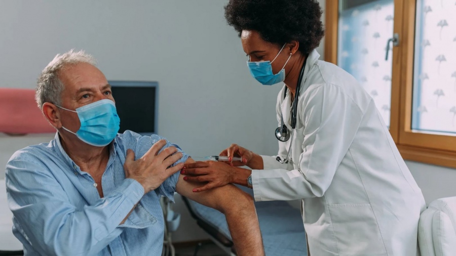 Γερμανία: Άνδρας 62 ετών εμβολιάστηκε κατά της Covid ... 217 φορές - Τι παρατήρησαν οι ερευνητές