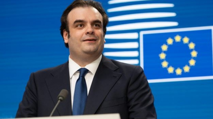 Πιερρακάκης: Ο διεθνής ρόλος του ευρώ είναι η στρατηγική απάντηση στις οικονομικές προκλήσεις της Ευρώπης