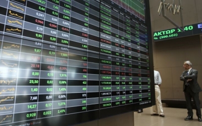 Λίγο μετά το άνοιγμα του ΧΑ – Με τραπεζικές βοήθειες πάνω από τις 910 μονάδες