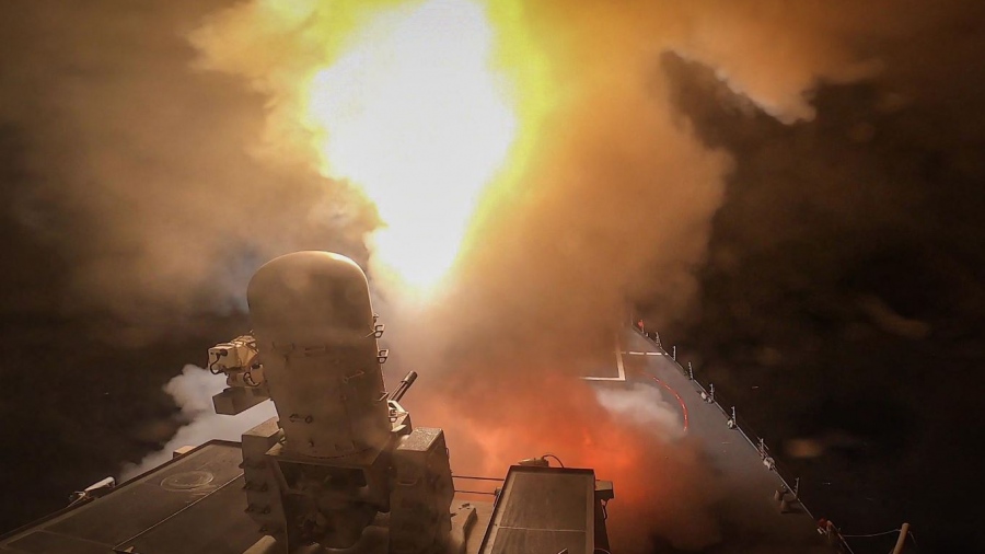 Ερυθρά Θάλασσα: Πολλαπλό πυραυλικό χτύπημα των Houthis σε δεξαμενόπλοιο αναφέρουν οι Βρετανοί