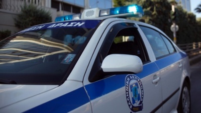 Επίθεση σε περιπολικό στην οδό Κοδριγκτώνος