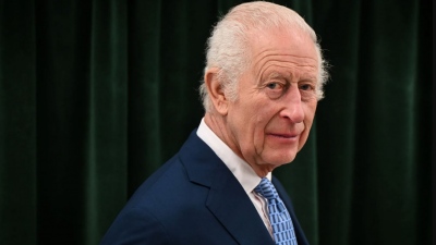 Βασιλική... γιούχα τράνταξε το Buckingham - Αποδοκιμάστηκε στο Staffordshire ο Κάρολος λόγω των σκανδάλων του πρίγκιπα Andrew