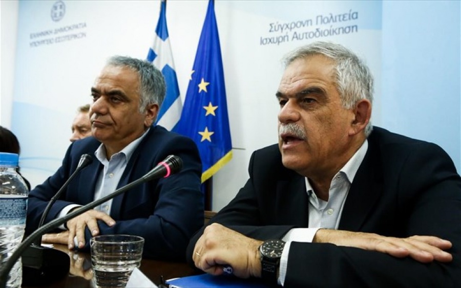 Σκουρλέτης και Τόσκας στο Ενιαίο Συντονιστικό Επιχειρησιακό Κέντρο - Συντονίζεται η επιχείρηση για την κατάσβεση της πυρκαγιάς στην Κινέτα