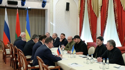 Ρωσική εισβολή στην Ουκρανία για 5η ημέρα - Συνεχίζονται οι διαπραγματεύσεις στη Λευκορωσία - Οι 4 όροι του Putin