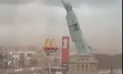 Απίστευτες εικόνες με το Άγαλμα της Ελευθερίας νούμερο 2 που καταρρέει εξαιτίας ισχυρών ανέμων στην Βραζιλία