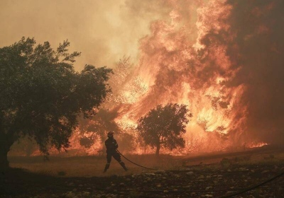 Η Ελλάδα στις φλόγες: Μήνυμα του 112 για εκκένωση σε Ατάρνη και Πλάκα στον Έβρο