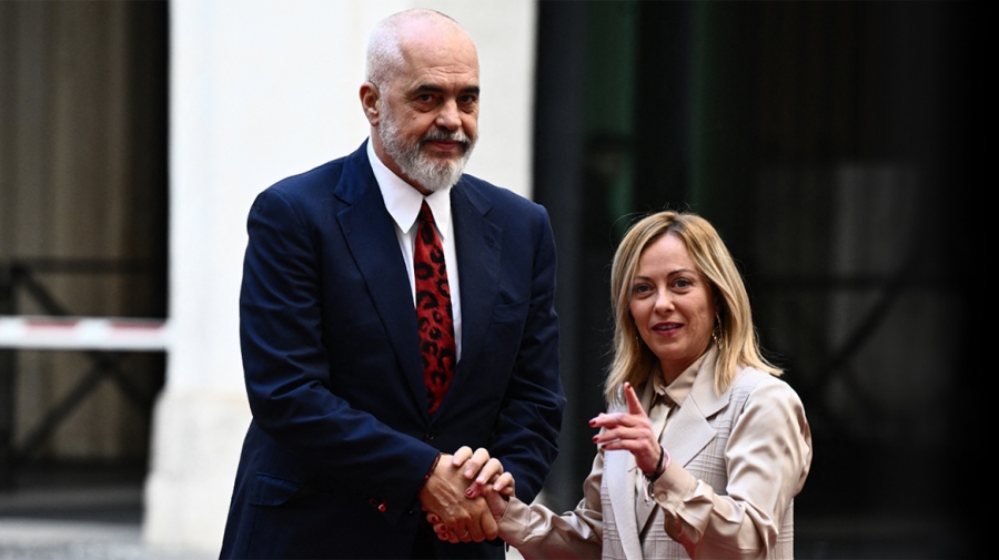 Σφοδρές αντιδράσεις μετά τη συμφωνία Rama - Meloni για κέντρα μεταναστών - Εξηγήσεις ζητά η Ε.Ε.