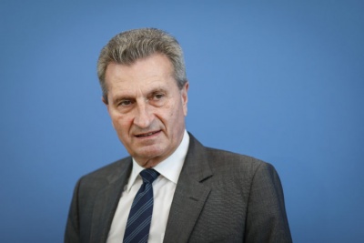Oettinger: Πληρωμές με… τόκο και κυρώσεις για την Ιταλία, αν πραγματοποιήσει τις απειλές της