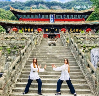 Δύο Ελληνίδες αδερφές κάνουν γνωστή την Ελλάδα, στην Κίνα