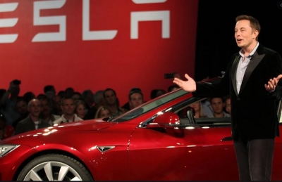 «Βουτιά» 5% στην Tesla μετά τη δημοσκόπηση Musk - Θα πουλήσει το 10%;