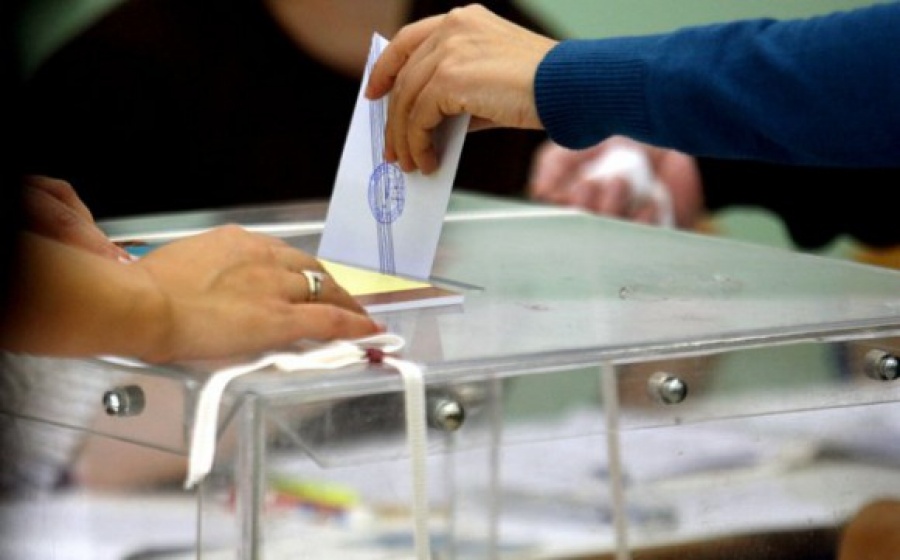 Στις κάλπες από νωρίς οι πολιτικοί αρχηγοί – Που ψηφίζουν Τσίπρας και Μητσοτάκης