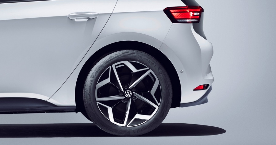 Γιατί το high tech ηλεκτρικό VW ID.3 φοράει πίσω ταμπούρα;