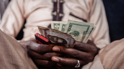 Τα «κοράκια» των αγορών πάνω από την Αφρική  - Οικονομικό χάος και χρεοκοπίες από Ζάμπια, Μοζαμβίκη και Νιγηρία λόγω του ακριβού δολαρίου - Αδυναμία ΔΝΤ