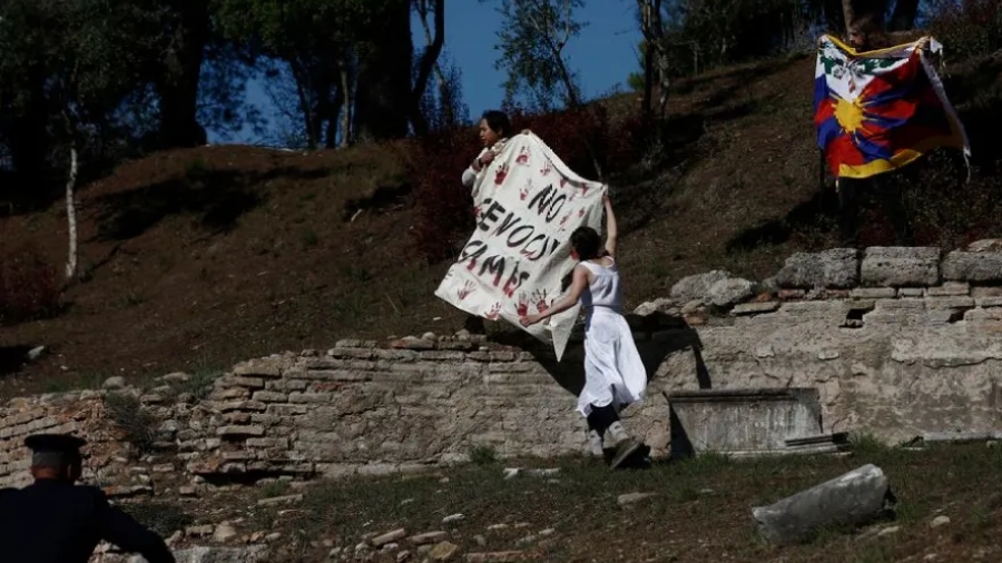 Θιβετιανοί αυτονομιστές μπήκαν στο ναό της Ήρας κατά την αφή της Ολυμπιακής Φλόγας