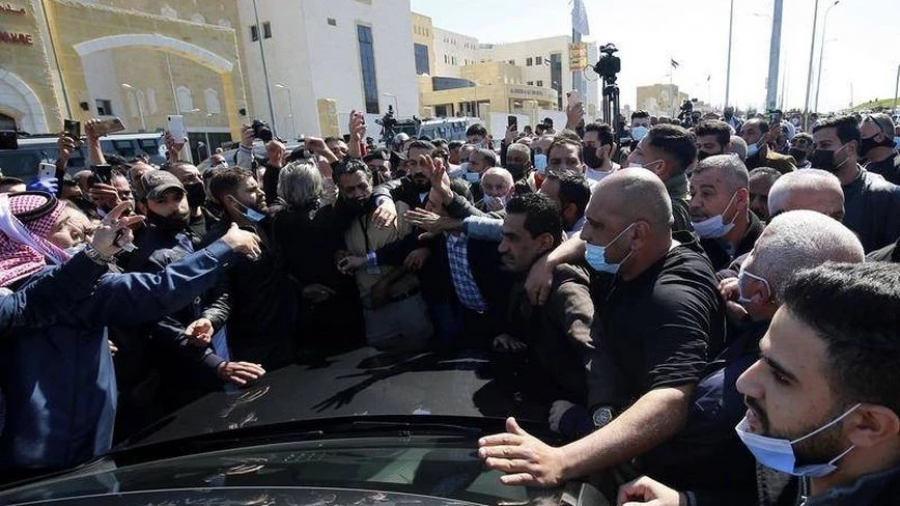 Ιορδανία: «Έσπασαν» την απαγόρευση κυκλοφορίας και διαδήλωσαν κατά του lockdown - «Δεν φοβόμαστε τον κορωνοϊό»