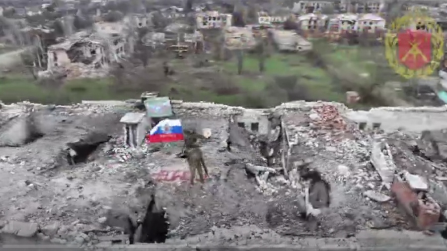 Τετέλεσται - Η ρωσική σημαία υψώθηκε στο Siversk, κατελήφθησαν οι τελευταίες γραμμές άμυνας των Ουκρανών (vid)