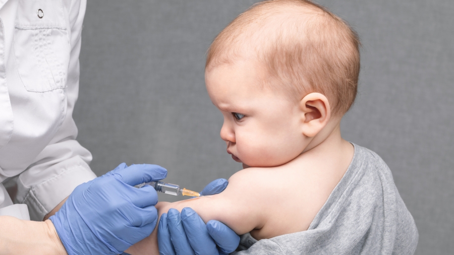 Σοκ: Περισσότερες από 1.000 αναφορές σε 10 μέρες, για σοβαρές παρενέργειες του εμβολίου COVID σε μωρά και νήπια