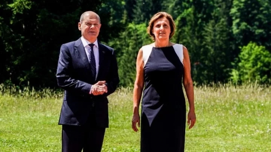 Γερμανία: Παραιτείται από την κυβέρνηση του Βρανδεμβούργου η υπουργός Παιδείας, σύζυγος του καγκελάριου Scholz