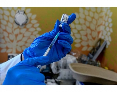 Financial Times: Η ΕΕ προσφέρει δωρεάν εμβόλια κατά της Covid-19 στην Κίνα