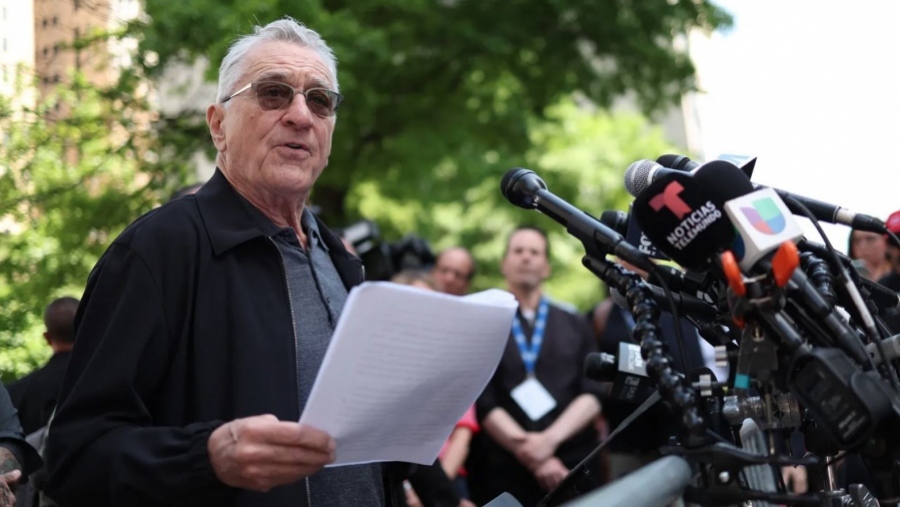 «Ο Trump δεν θα φύγει χωρίς μάχη» – Ο Robert de Niro καλεί την Αριστερά σε εξέγερση