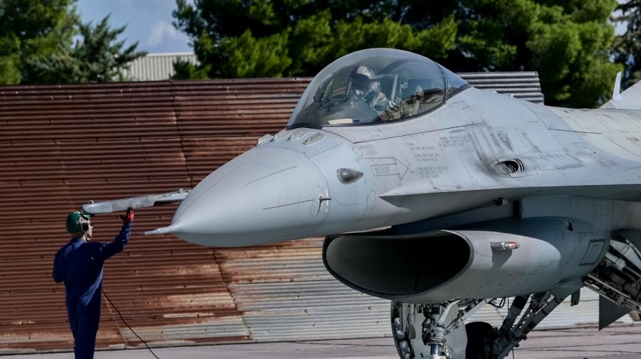 Υπ. Άμυνας Βουλγαρίας: Η χώρα πρέπει να έχει μια πλήρη μοίρα μαχητικών F-16