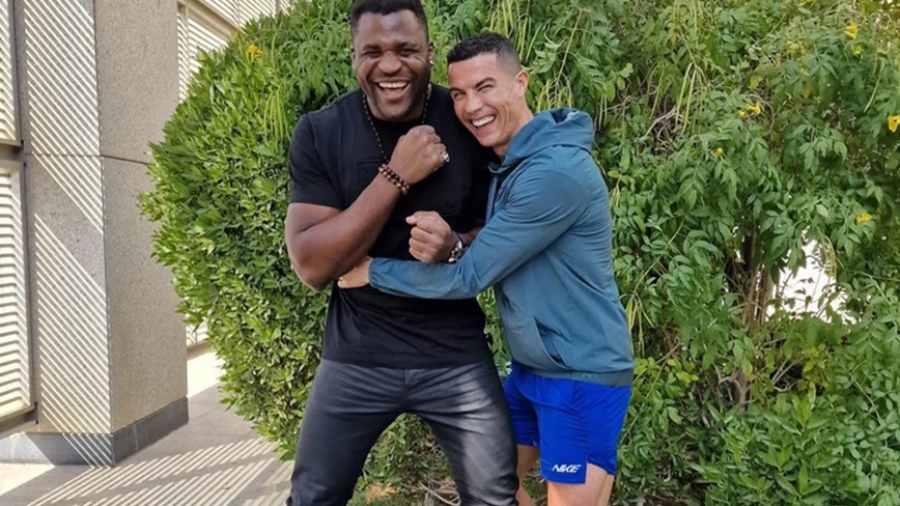 Viral η φωτογραφία του Cristiano Ronaldo που αποκάλυψε τα... βαμμένα νύχια του