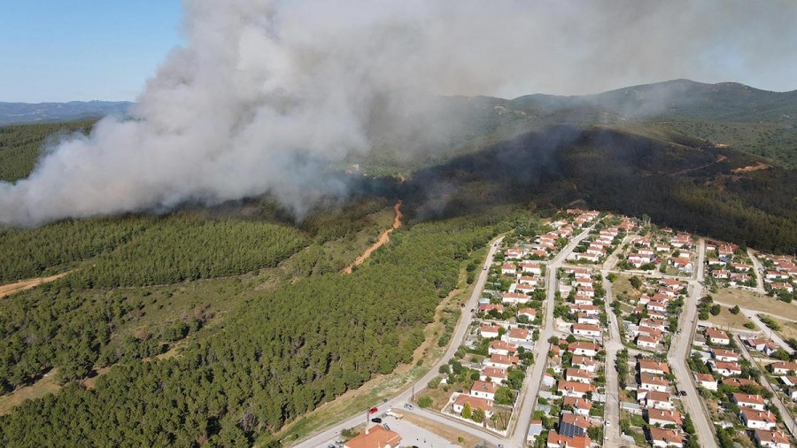 Μεγάλη φωτιά στις Σάππες Ροδόπης - Εκκενώθηκε οικισμός