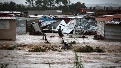 Φονικές πλημμύρες σάρωσαν τη Νότια Αφρική – Πάνω από 440 νεκροί, δεκάδες αγνοούμενοι