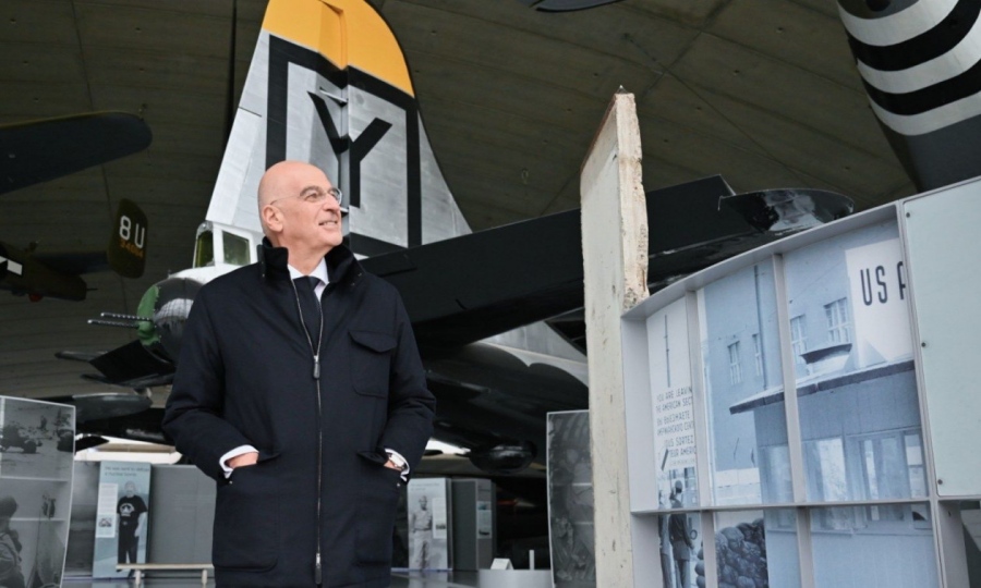 Δένδιας: Κρίσιμη η συνεργασία Βρετανίας και Ελλάδας σε έρευνα, παραγωγή, τεχνολογία