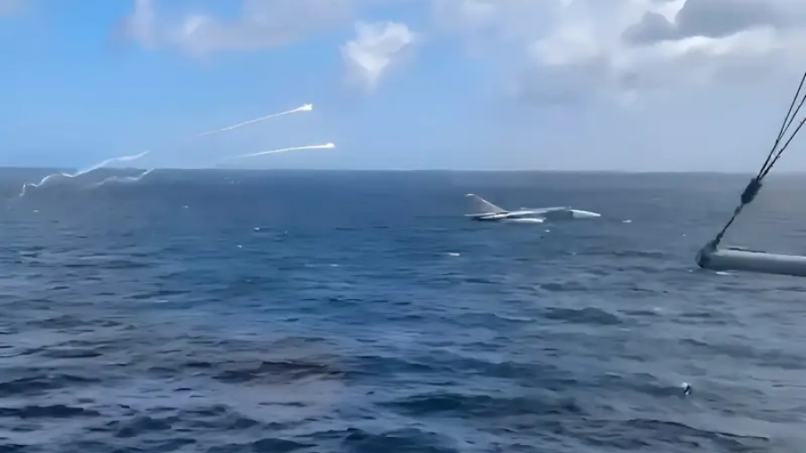 Ρωσικό Su-24 «χόρεψε»... ναυαρχίδα των ΗΠΑ στη Βαλτική – Φόβος και ταπείνωση για το ΝΑΤΟ