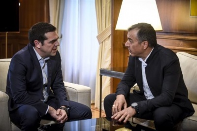 Εσπρέσο και ξινό νερό στο Μαξίμου - Καραμανλικός γίνεσαι, δεν γεννιέσαι...