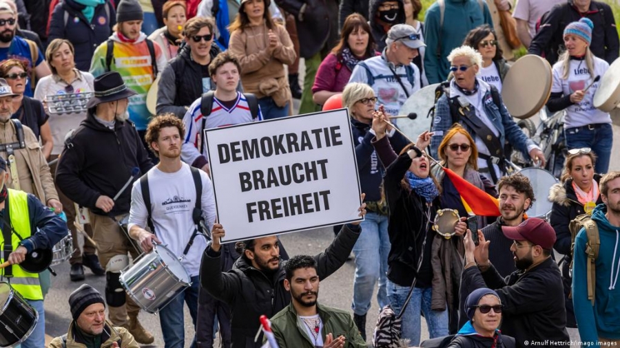 Γερμανία: Διαδήλωση στο Βερολίνο κατά των περιορισμών, παρά την απαγόρευση