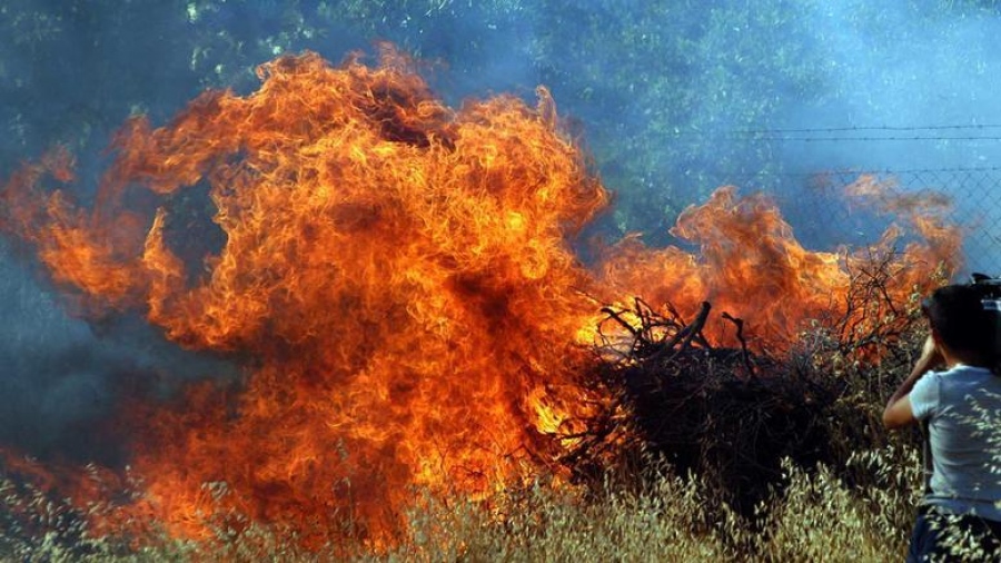 Ρέθυμνο: Υπό έλεγχο η πυρκαγιά στην περιοχή Μαρουλάς, παρά τους ισχυρούς ανέμους