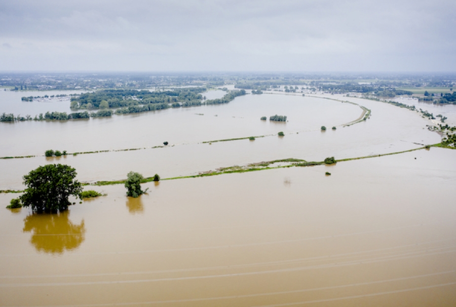 Σε υψηλή επιφυλακή οι αρχές της Ολλανδίας, καθώς τα πλημμυρισμένα ποτάμια απειλούν κατοικημένες περιοχές