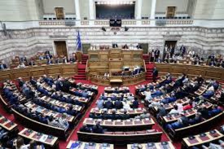 Στη Βουλή το νομοσχέδιο για την χορήγηση ασύλου – Τι προβλέπει – Αντιπαράθεση Μητσοτάκη – Τσίπρα