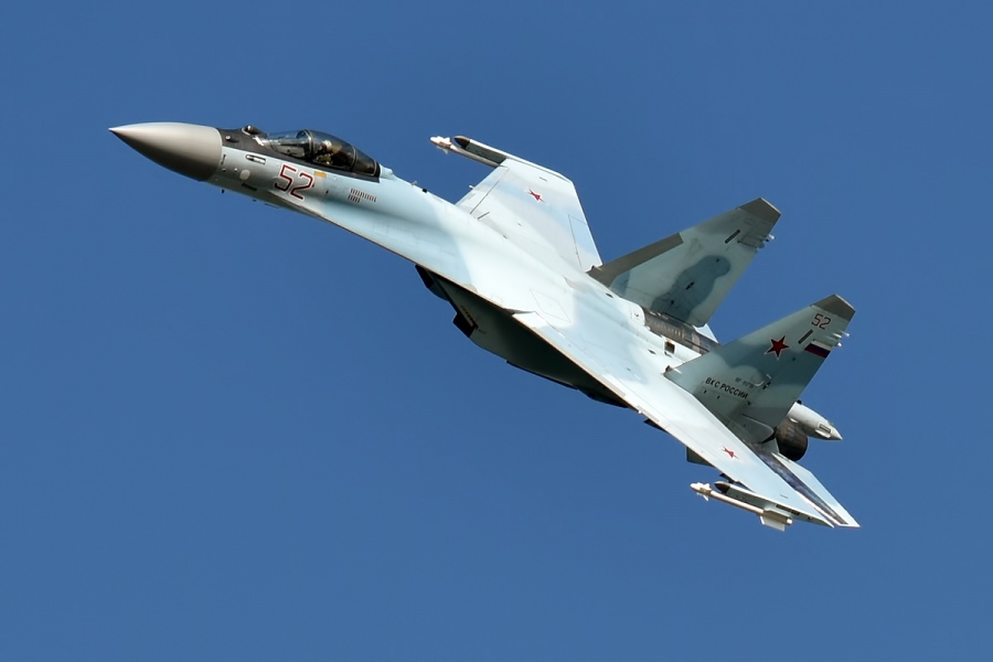 Ρωσικά Su -35S έσκιζαν τον ουρανό, συνοδεύοντας το αεροσκάφος του Putin στη Μέση Ανατολή