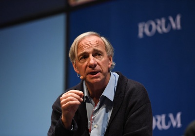 Dalio (Bridgewater): Οι ΗΠΑ «τραβούν το σκοινί στα άκρα» - Θα προχωρήσουν πέρα από την απλή μείωση κεφαλαιακών ροών στην Κίνα