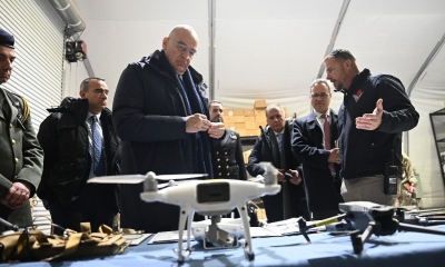 Στις ΗΠΑ ο Δένδιας παρακολούθησε από τους Αμερικανούς πώς καταρρίπτονται σμήνη από drones – Τι δήλωσε