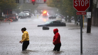 Σε κατάσταση εκτάκτου ανάγκης η Νέα Yόρκη: Ρεκόρ 22 εκατοστών βροχής στο αεροδρόμιο JFK - Ακυρώνονται πτήσεις