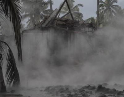 Ινδονησία: Στους 14 ο αριθμός των νεκρών από την έκρηξη του ηφαιστείου Semeru – Κοντά στους 100 οι τραυματίες