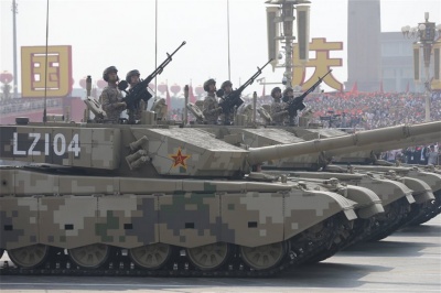 Επιβλητική στρατιωτική παρέλαση στην Κίνα