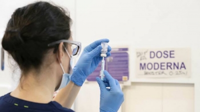 Μέτοχοι κατηγορούν τη Moderna για κερδοσκοπία με τα εμβόλια Covid – Χειραγωγεί τις τιμές παρά τις ενισχύσεις 2,5 δισ. δολ.